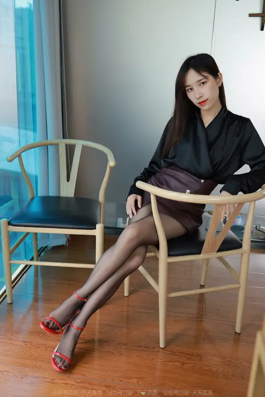 [IESS异思趣向] 2022.07.01 丝享家 1134:美子《椅子下的红高跟》 2